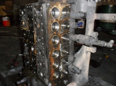 挖掘機(jī)主控閥維修